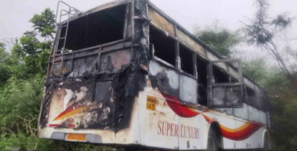 جڑچرلا میں آر ٹی سی بس کی ڈی سی ایم وین کو ٹکر، 15 مسافر زخمی