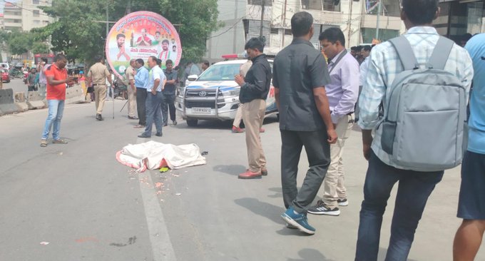 حیدرآباد: ایک انٹرمیڈیٹ طالبہ کی آر ٹی سی بس کے نیچے گرنے سے موت 