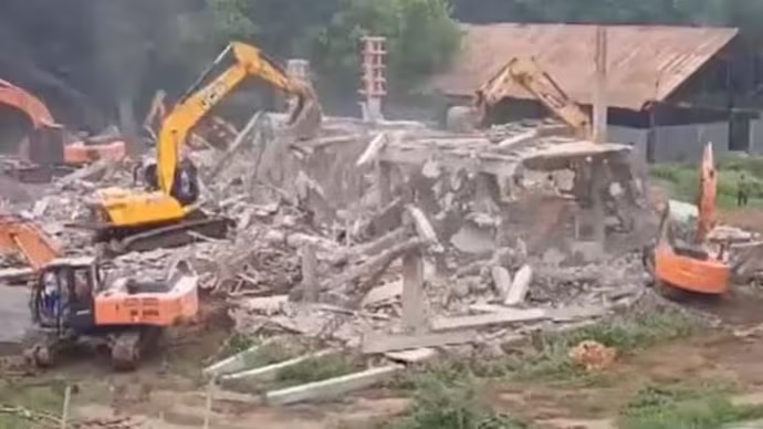 وائی ایس آر کانگریس کے دفتر کی زیر تعمیر عمارت منہدم کر دی گئی