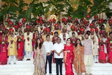 غریب لڑکیوں کی اجتماعی شادی سے شروع ہوئی امبانی خاندان کی شادی کی تقریب 