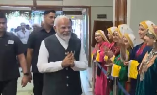 وزیر اعظم اپنے دو روزہ دورے پر سری نگر پہنچے